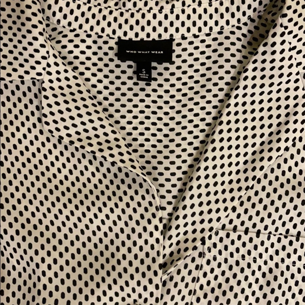 Who what wear -Black spot sleeveless shirt small